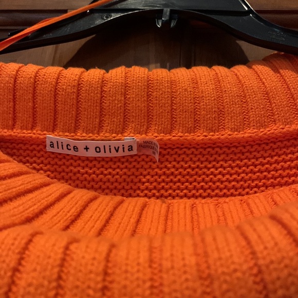 NWOT Alice + Olivia cotton blend off shoulder cowl neck 3/4 sleeve sweater szM - Picture 3 of 3